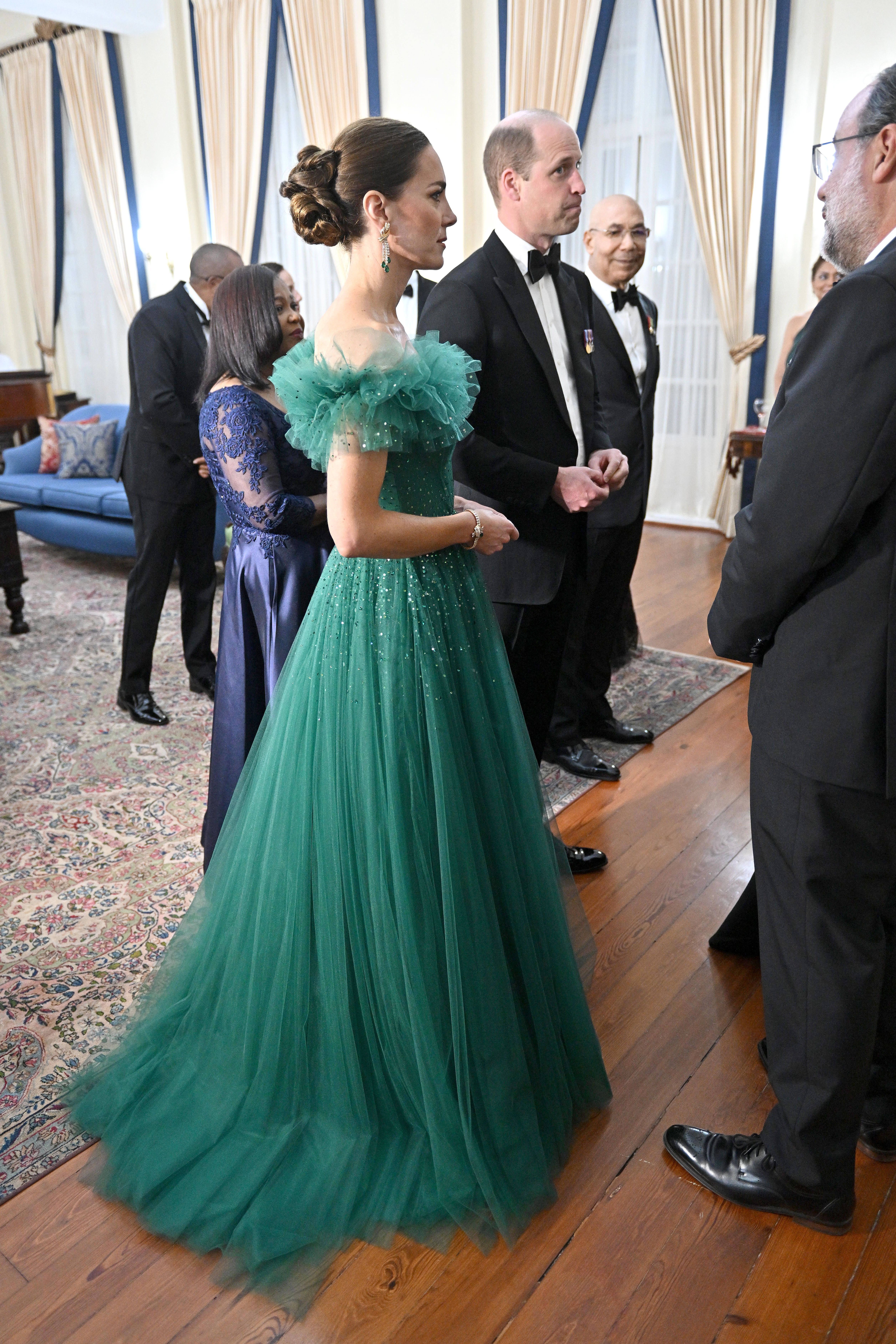 Kate Middleton wears green Jenny ...